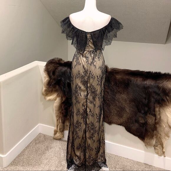 Sexy & Elegant Off-the shoulder Floral Lace Dress - Picture 8 of 13